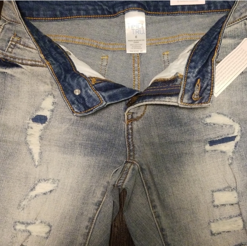 Bermuda Shorts - Picture 4 of 6